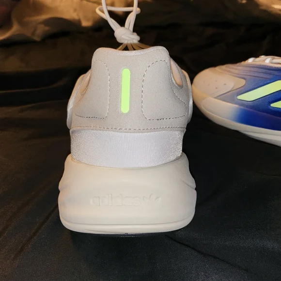 Ozelia panelled low-top leather sneakers - Picture 3 of 4